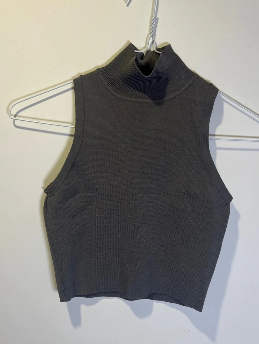 Zara Ribbed Sleeveless Mock Neck Crop Top - Gray